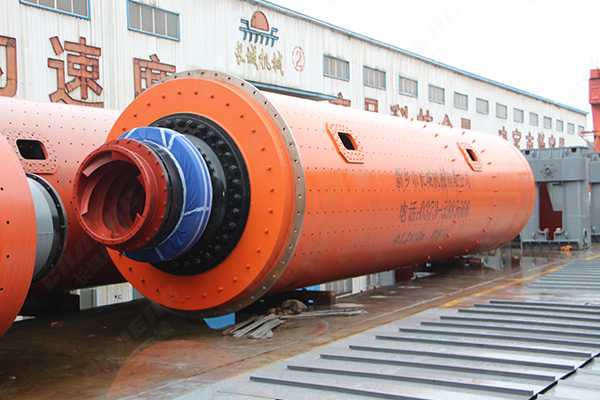四川綿陽水泥廠引進(jìn)長(zhǎng)城機(jī)械6臺(tái)Φ3.2×13m水泥磨