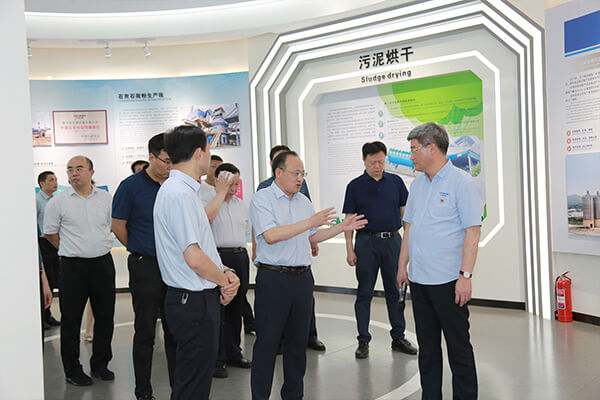新鄉(xiāng)市政府市長(zhǎng)魏建平到長(zhǎng)城機(jī)械調(diào)研督導(dǎo)“萬(wàn)人助萬(wàn)企”活動(dòng)開展情況