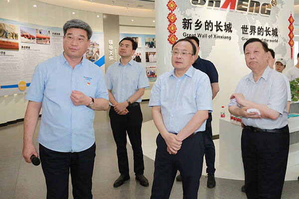 新鄉(xiāng)市政府市長(zhǎng)魏建平到長(zhǎng)城機(jī)械調(diào)研督導(dǎo)“萬(wàn)人助萬(wàn)企”活動(dòng)開展情況