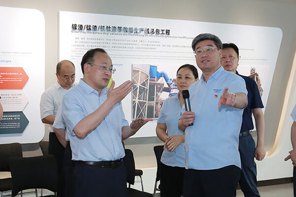新鄉(xiāng)市政府市長(zhǎng)魏建平到長(zhǎng)城機(jī)械調(diào)研督導(dǎo)“萬(wàn)人助萬(wàn)企”活動(dòng)開展情況