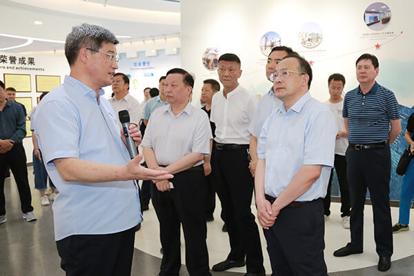 新鄉(xiāng)市政府市長(zhǎng)魏建平到長(zhǎng)城機(jī)械調(diào)研督導(dǎo)“萬(wàn)人助萬(wàn)企”活動(dòng)開展情況