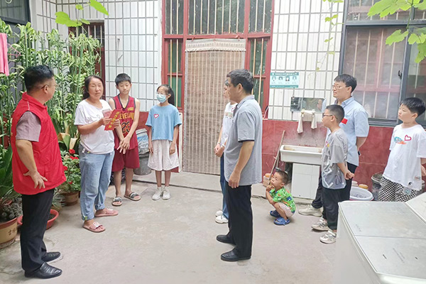 新鄉(xiāng)長城集團愛心家庭攜手輝縣義工“愛心助學，點亮希望”